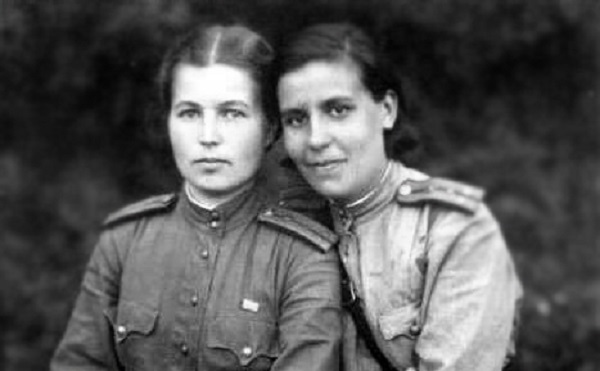Кольцо Сталинграда на женской руке