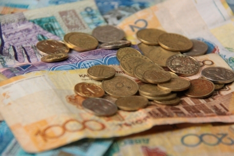 42 500 тенге выплатит нуждающимся казахстанцам в июле правительство