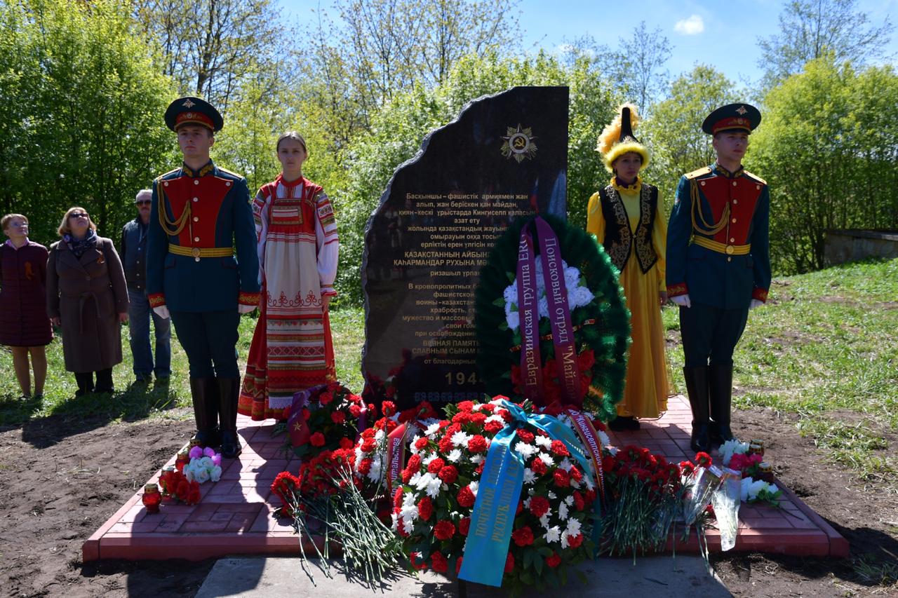 Ветераны североказахстанской полиции  побывали на открытии памятника в городе Кингисепп