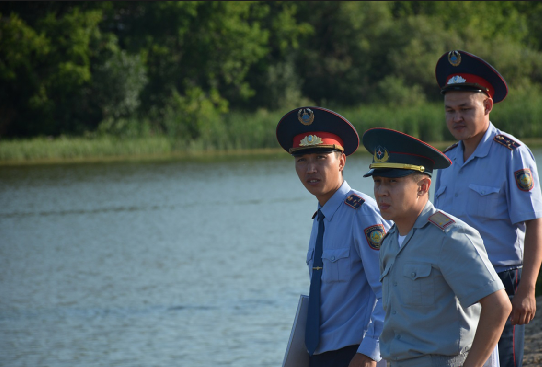 Жителей Петропавловска наказывают за купание в неправильных местах