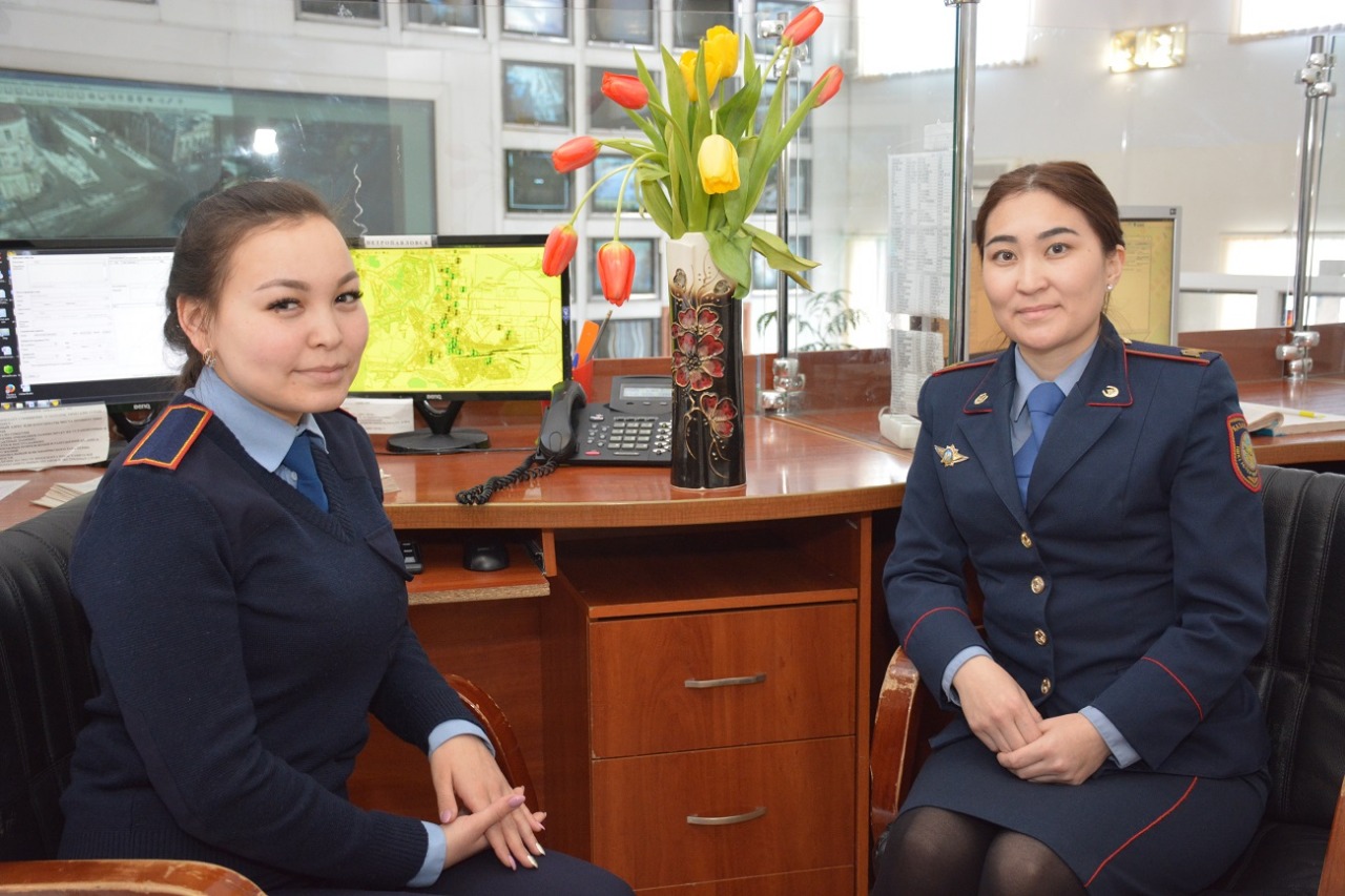 Девушки-полицейские на севере Казахстана отдохнут 8 марта