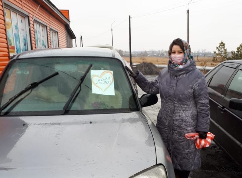 Энтузиасты на севере Казахстана шьют и бесплатно раздают маски