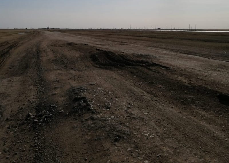 На севере Казахстана сельчане мечтают о ремонте дороги до райцентра