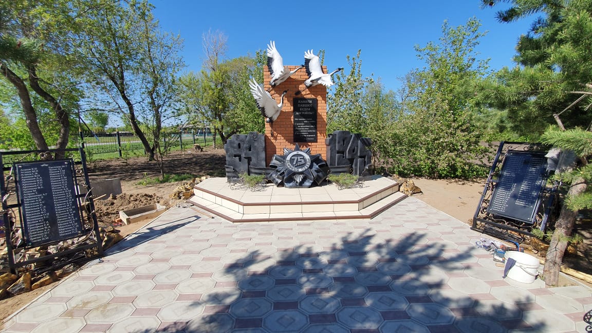 Предприниматель из Петропавловска построил обелиск в честь 75-летия Победы
