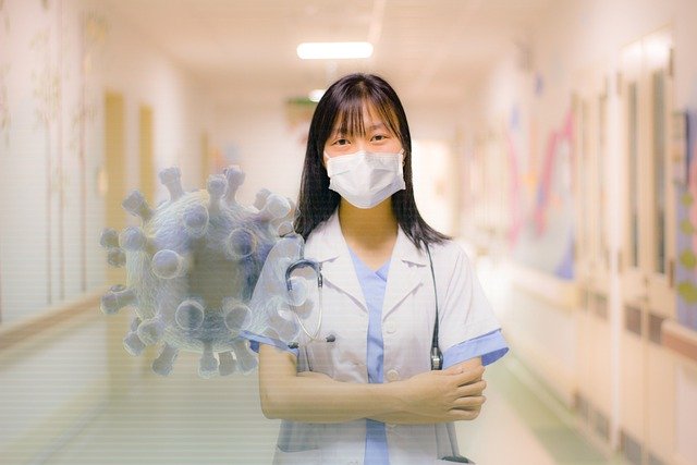 Фонд медстрахования поощряет деньгами труд 53 тысяч медицинских работников за участие в борьбе с COVID-19