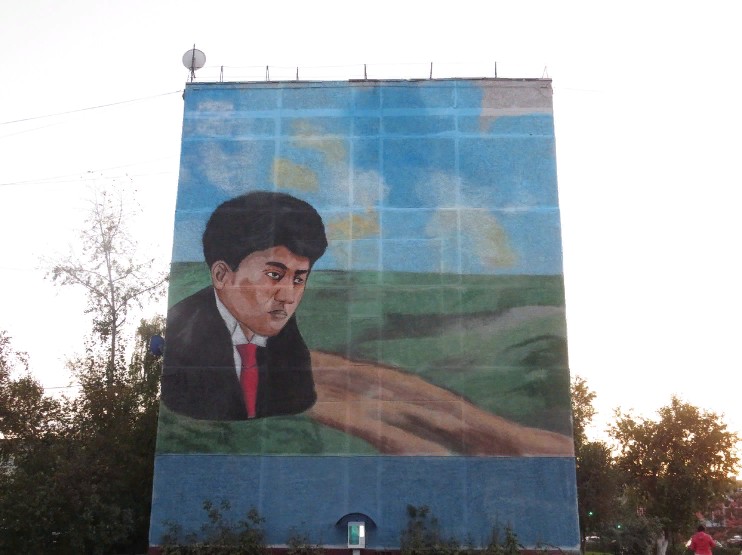 На стене дома в Петропавловске нарисовали Магжана Жумабаева