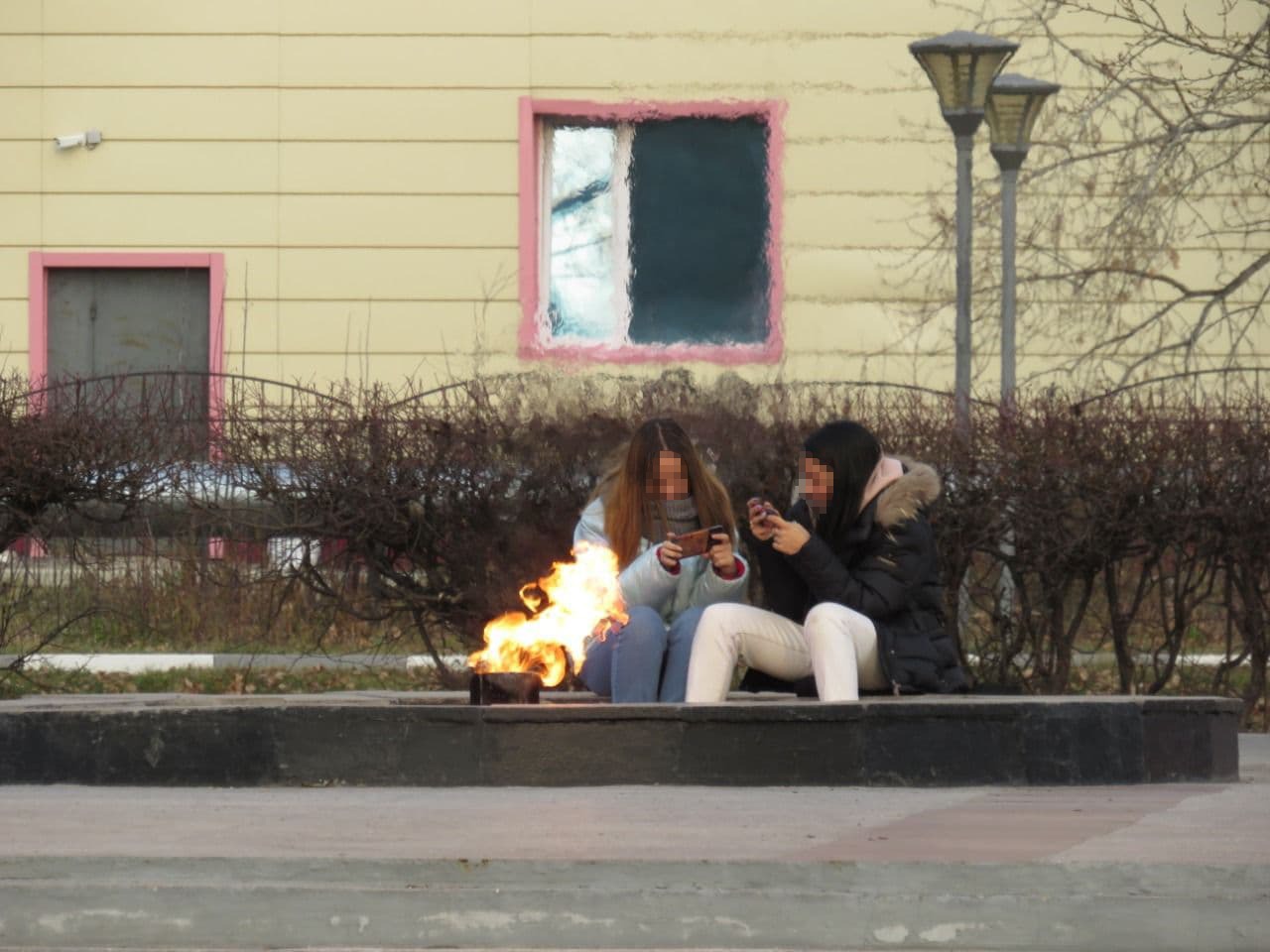 Вечный огонь под ногами подростков Петропавловска