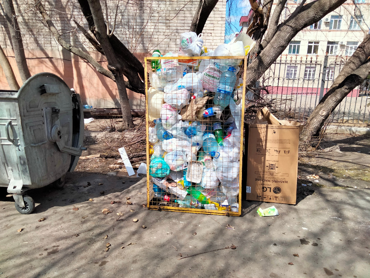 Житель Петропавловска украл мусорный контейнер и пытался продать