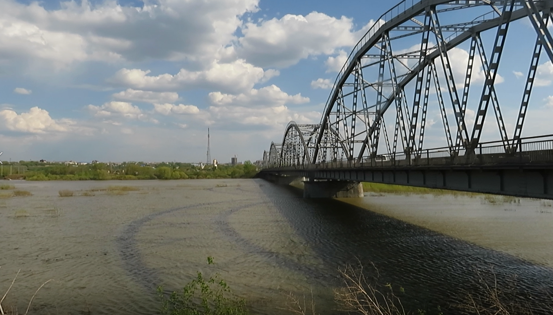 На севере Казахстана река Ишим топит трассу республиканского значения