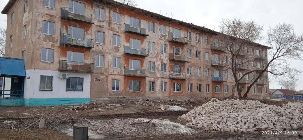 В Сергеевке восстанавливают заброшенные дома и строят спорткомплекс