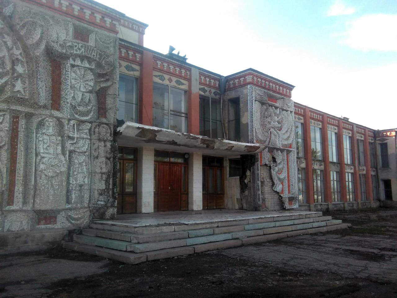 На севере Казахстана отремонтируют сельский дом культуры: мозаику закроют алюкобондом