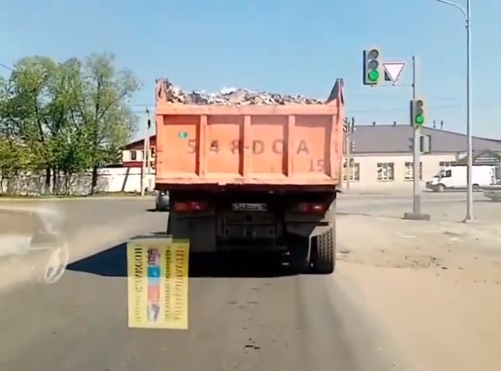 Водитель «КАМАЗа» с мусором попал на видео и был оштрафован в Петропавловске