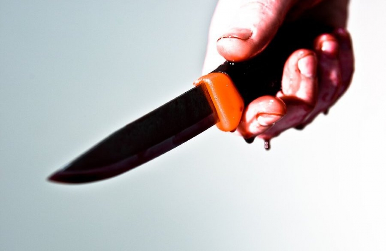 фото ножа с кровью
