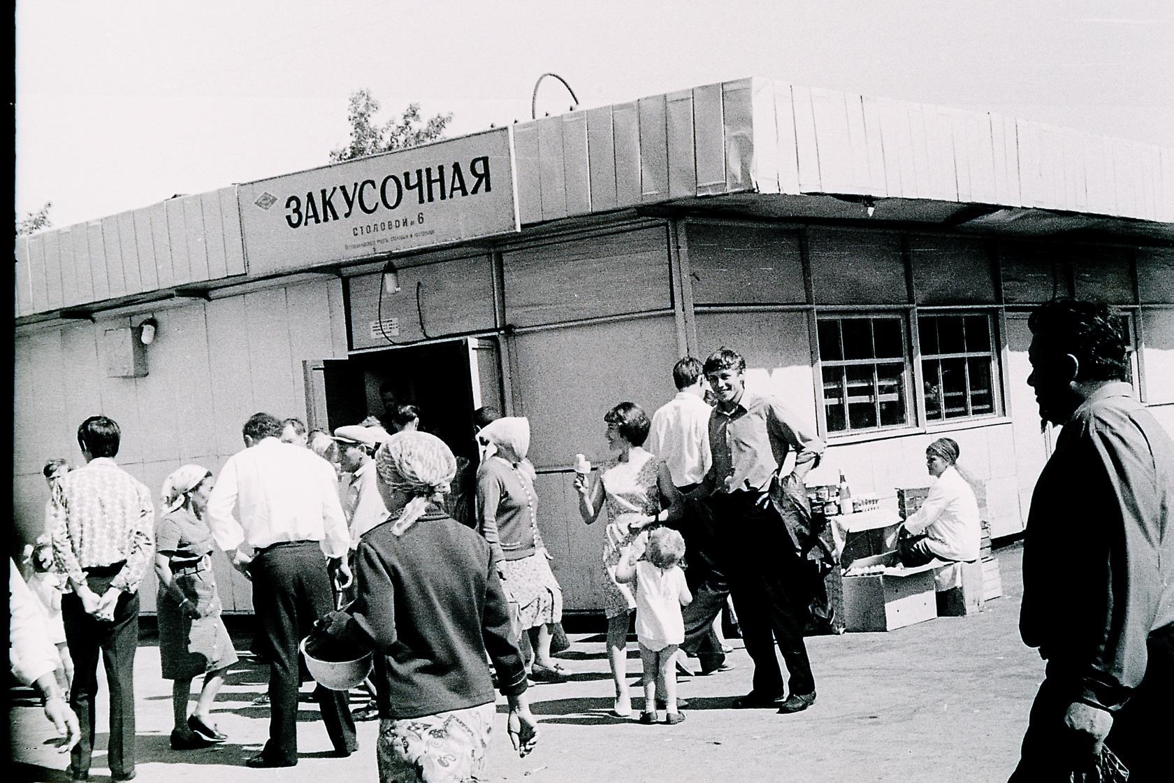 Туристическая карта Петропавловска 1990: видеосалон, беляшная и 13 книжных магазинов