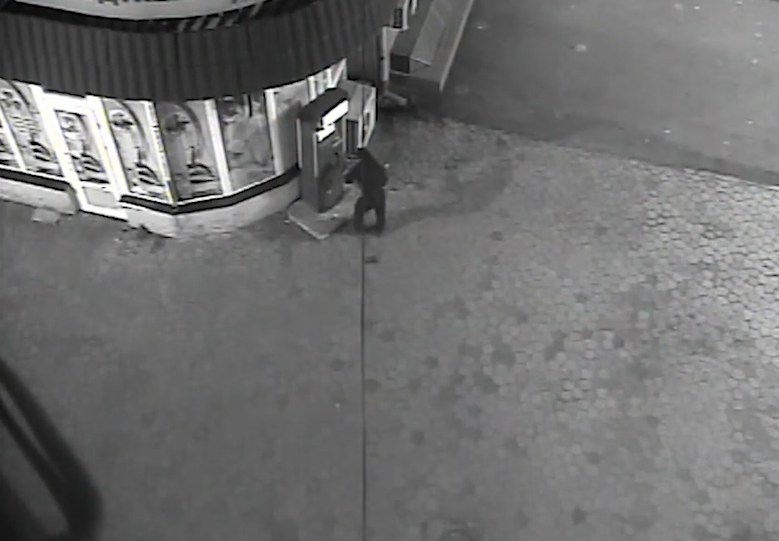 В Петропавловске пьяный мужчина пытался взломать платежный терминал (видео)