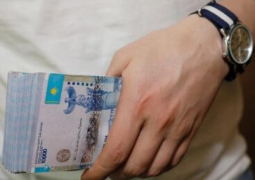 В рейтинге по заработной плате Казахстан на 80 месте, Россия на 48