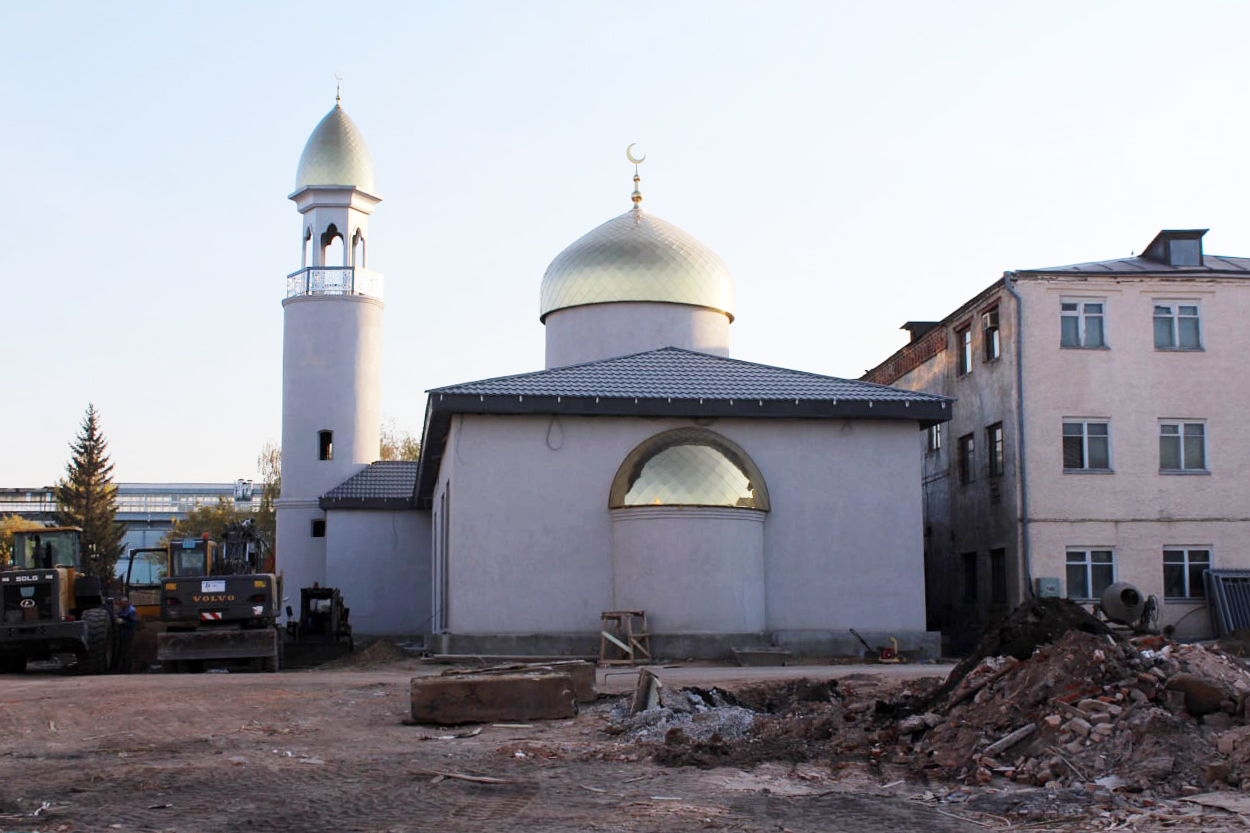 В Петропавловске снесли корпус завода: открылся вид на восстановленную мечеть