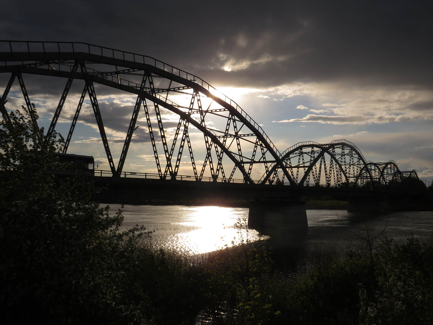 Ишим петропавловск автобус. Петропавловск мост. Ишим мост. Мост через Ишим в Усть-Ишиме. Подсветка моста.