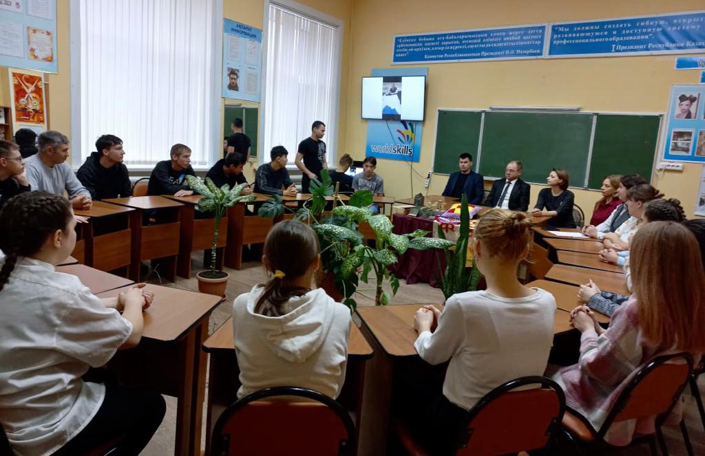 Колледжи петропавловска сайты. Петропавловский колледж. Петропавловск колледж выпуск 1996 года планово-экономическое. Северо-Казахстанская колледж подготовки и сервиса Чу Актушин Дионис.