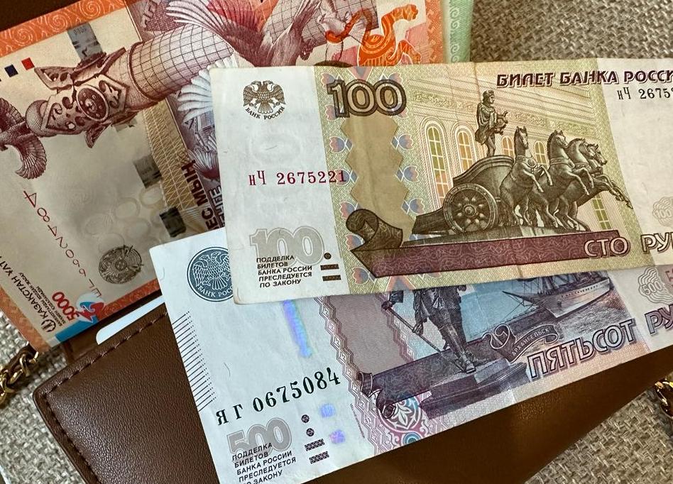деньги рубли тенге