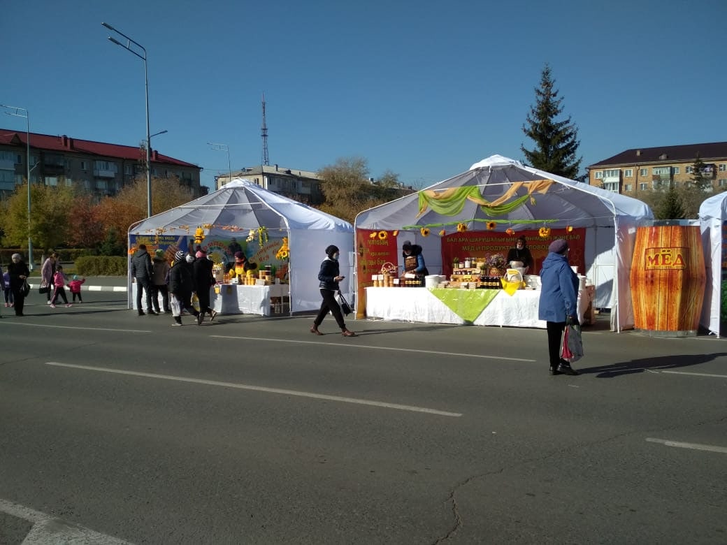 Ярмарка петропавловск. Ярмарка. Ярмарка субботнего дня в заозёрном. Критский рынок в Петропавловске Казахстан фото. Петропавловске.