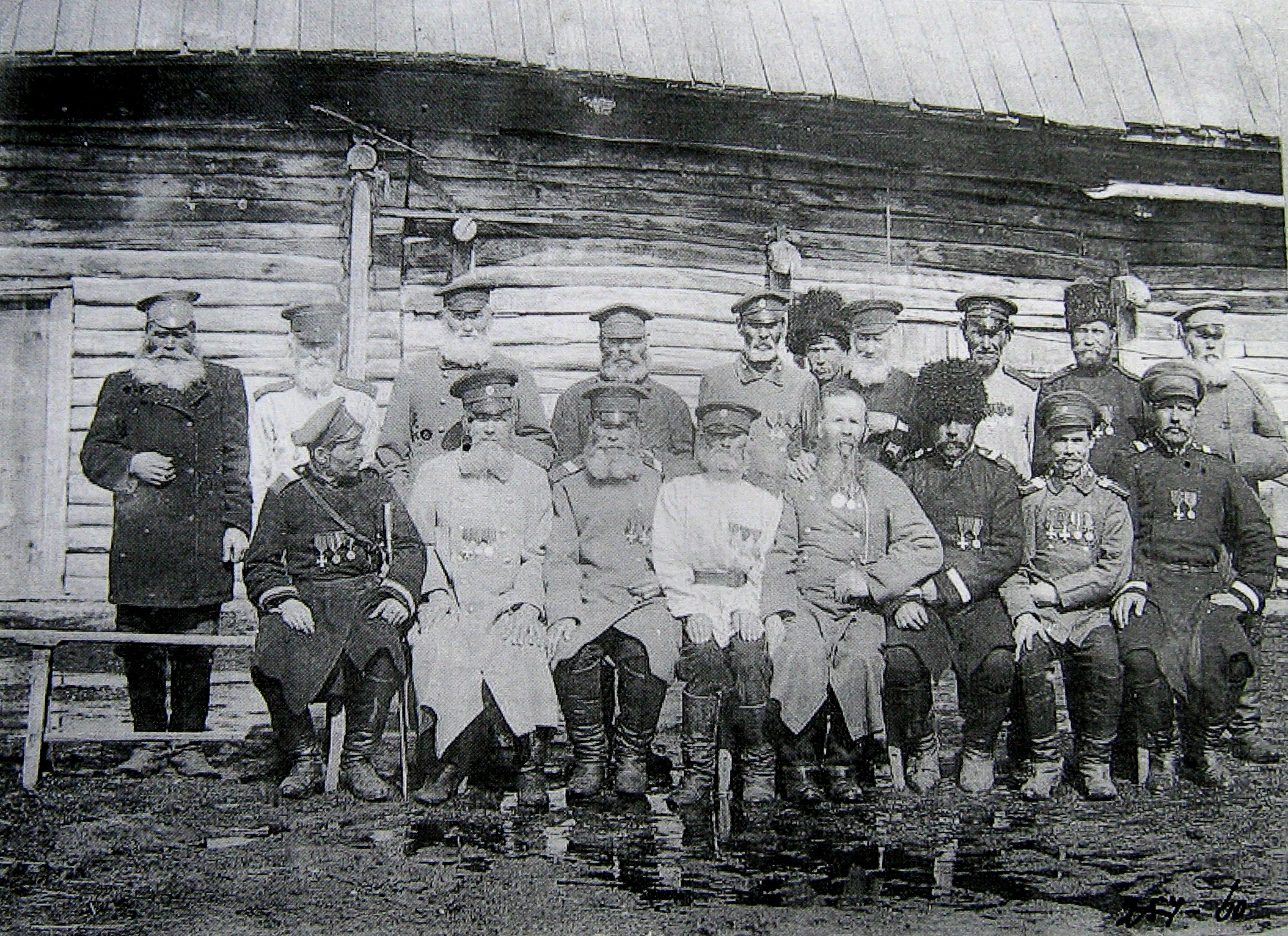 Ветераны среднеазиатских походов (ст.Пресногорьковская, фото Н.Катанаева.1909 год)